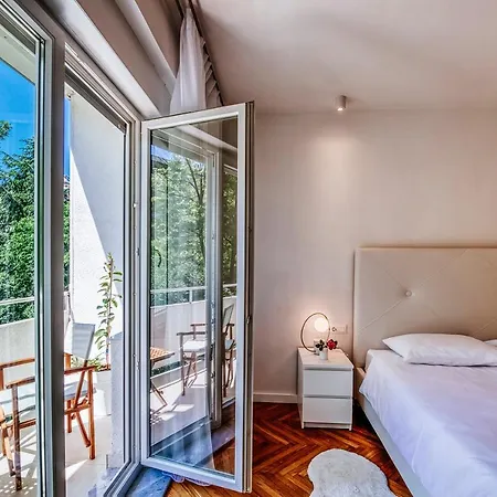 Center Apartment *