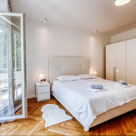Center Apartment *
